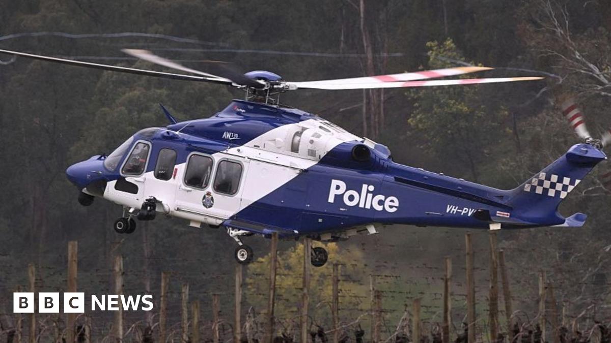 Media report from a roadblock to a rural property in Porepunkah