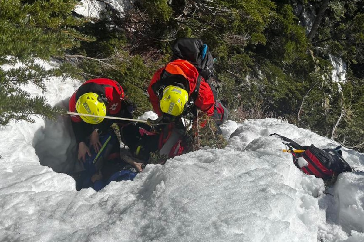 Two hikers rescued from B.C.’s Brunswick Mountain, one in critical condition