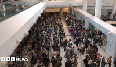 People in queues at Louis Armstrong New Orleans International Airport