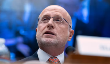 FCC chief threatens broadcasters as Trump criticizes coverage of Iran war - The Washington Post