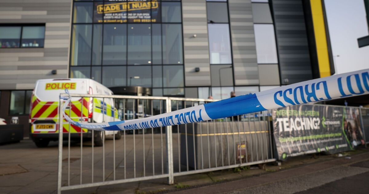 Nottingham stabbing: Boy, 15, stabbed as police swarm NUAST school | UK | News