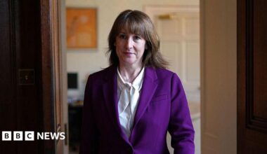 Rachel Reeves wearing a purple suit.