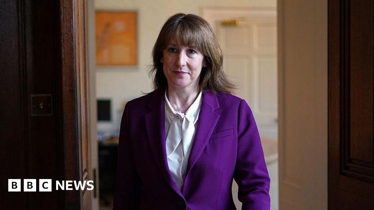 Rachel Reeves wearing a purple suit.