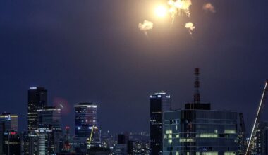 Horror as Iran vows to start firing missiles at popular tourist destinations | World | News