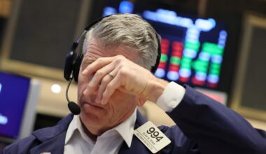 Stocks Drop, Oil Gains As Traders Digest Updates in the Iran War