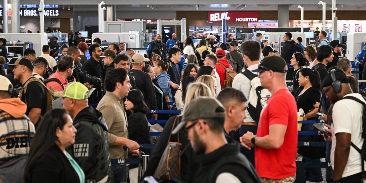 A TSA Agent Shortage Is Causing Long Waits at Airport Security