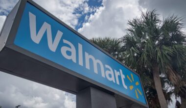 Recession Warning: Walmart's Stock Suggests More Economic Pain Is Coming
