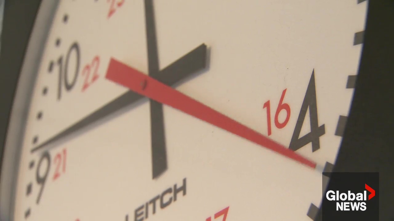 Click to play video: 'Alberta mulls ditching time switch — again — as B.C. moves to permanent daylight'