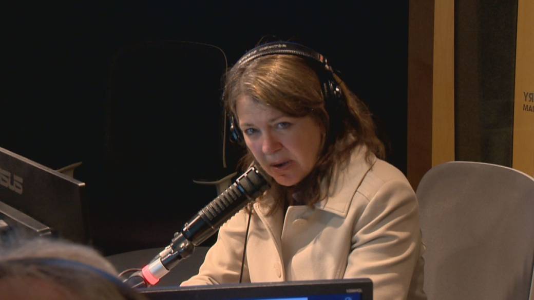 Click to play video: 'Danielle Smith speaks to Albertans after returning from Florida'