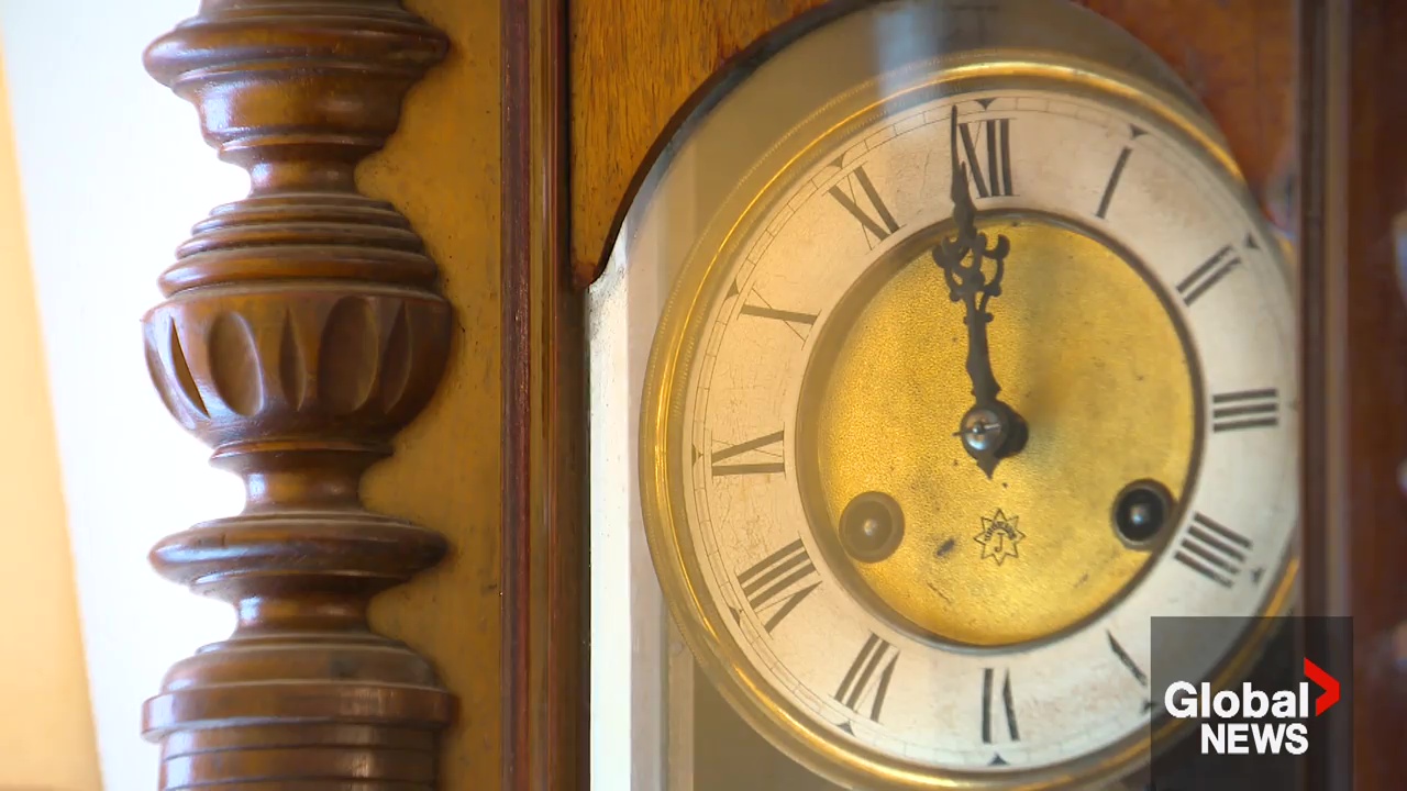 Click to play video: 'Should Albertans follow B.C.’s lead and stop doing a time change?'