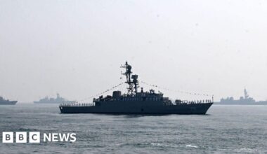 Iris Dena: Torpedoed Iranian warship was offered sanctuary in India - BBC