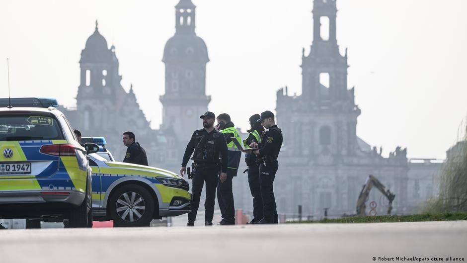 Germany news: WWII bomb forces major evacuation in Dresden - dw.com