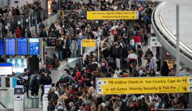 Trump orders ICE agents to airports amid budget standoff