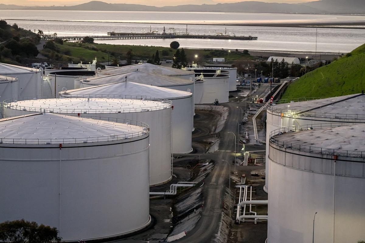 Oil Erases Gain on Report of Iran-US Outreach in Bid to End War