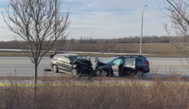 Father, 2 kids critically hurt in Markham crash