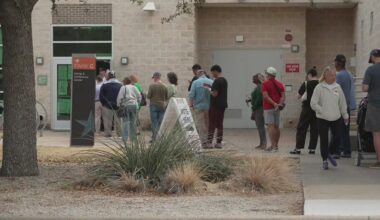 Dallas County poll hours extended to 9 p.m. for Democrats | Reported voter confusion on Election Day leads to court order