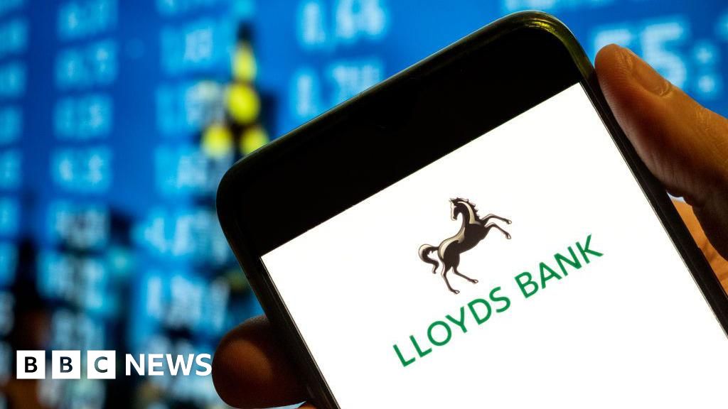 Lloyds, Bank of Scotland and Halifax apps showing customers other users' transactions - BBC