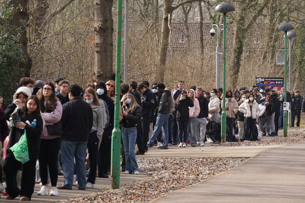 Meningitis B latest: Cases rise again as hundreds of students queue for third day for vaccine