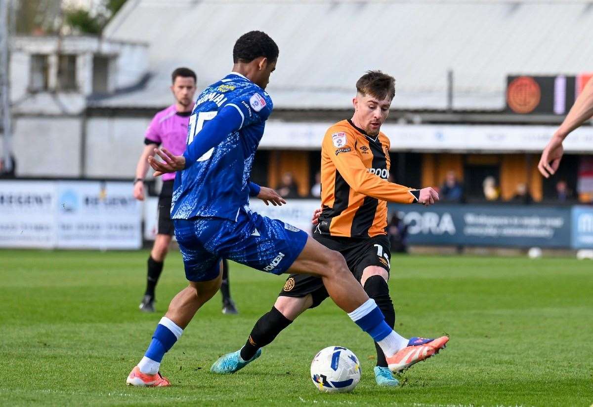 League 2 match report from the Cledara Abbey Stadium