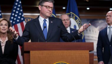 House votes 219-212 to halt Trump's attacks on Iran. "Donald Trump is not a king," says Dem