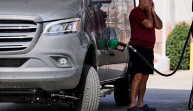 As fuel prices soar on Iran war, lawmakers push to suspend federal gas tax that pays for highways