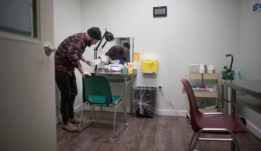 Ontario should restore funding for supervised drug-use sites, former Toronto mayors say