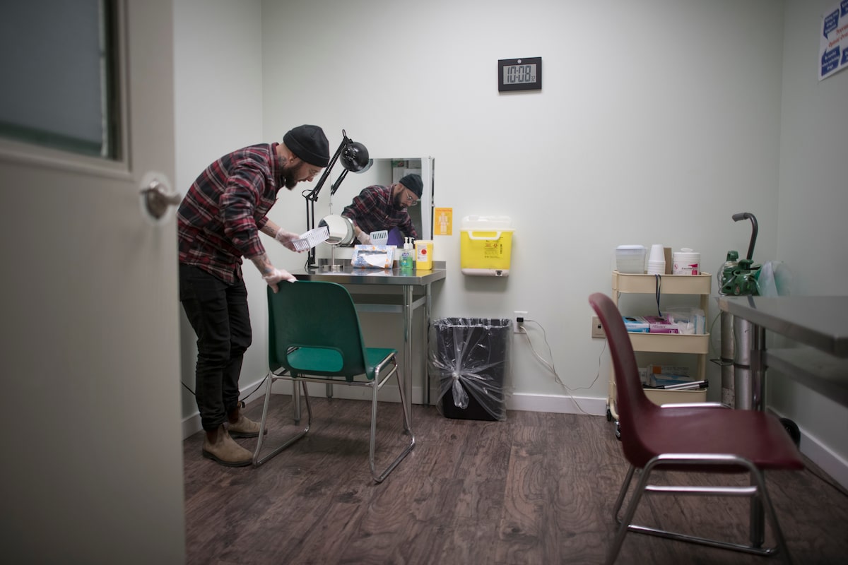 Ontario should restore funding for supervised drug-use sites, former Toronto mayors say