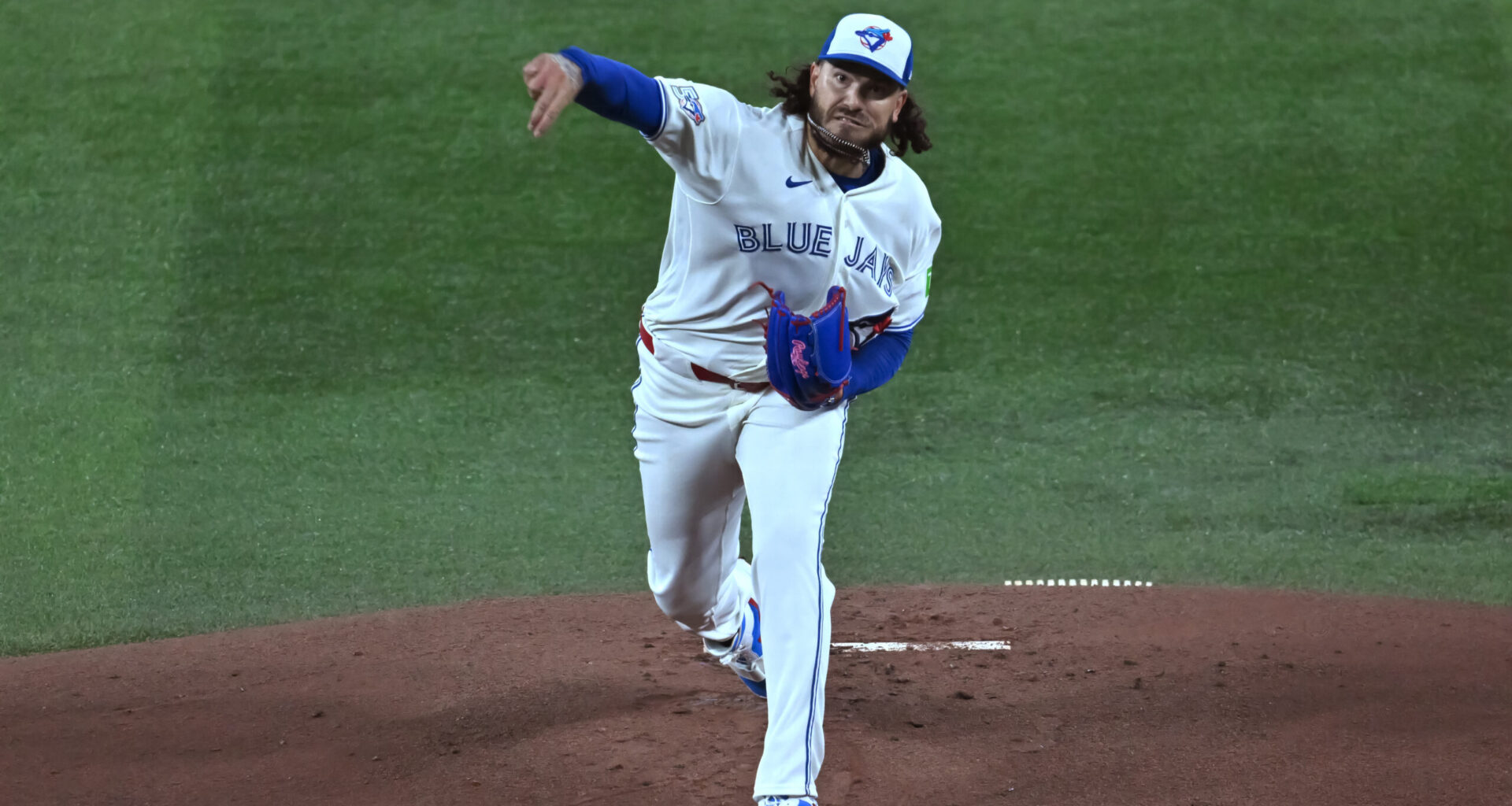 Blue Jays starter Cody Ponce carted off with injury