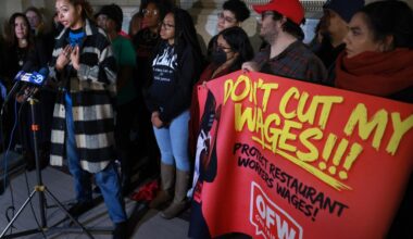 Mayor Brandon Johnson poised to veto freeze to tipped worker pay