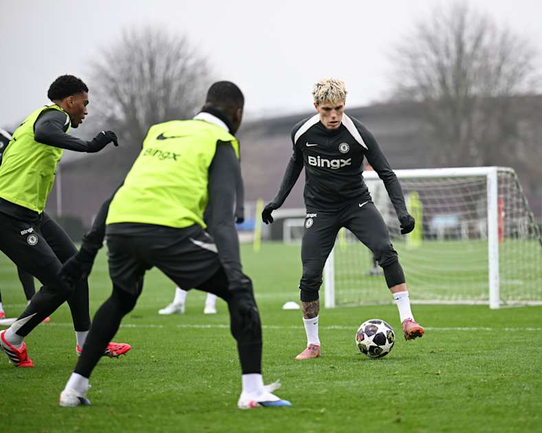 Training gallery: Eyes on PSG! | News | Official Site