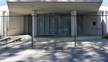 Fence at Beth Israel not permanent, congregation leader says