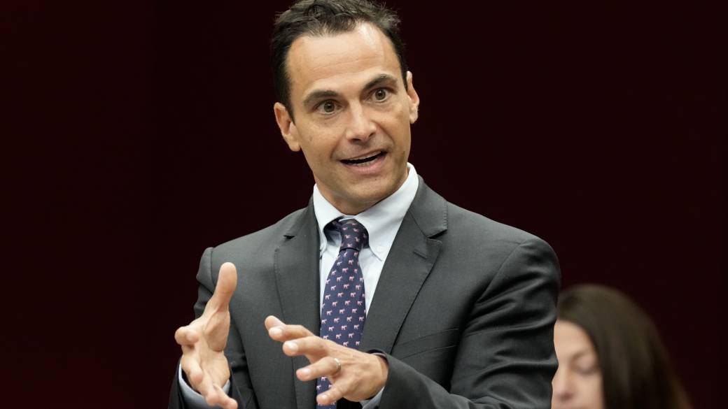 Click to play video: '2025 budget leaves ‘little room’ for future risks, watchdog finds'