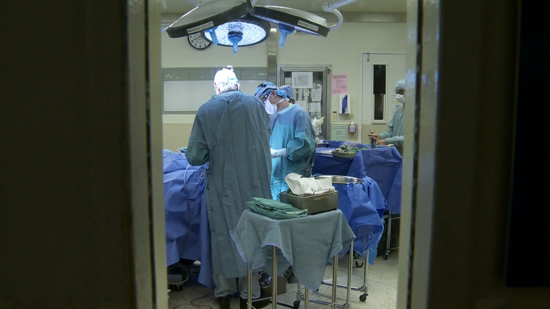 Click to play video: 'Alberta tables legislation to expand private health care'