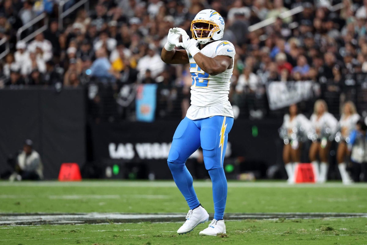 Khalil Mack returning to Chargers, looking for elusive playoff win