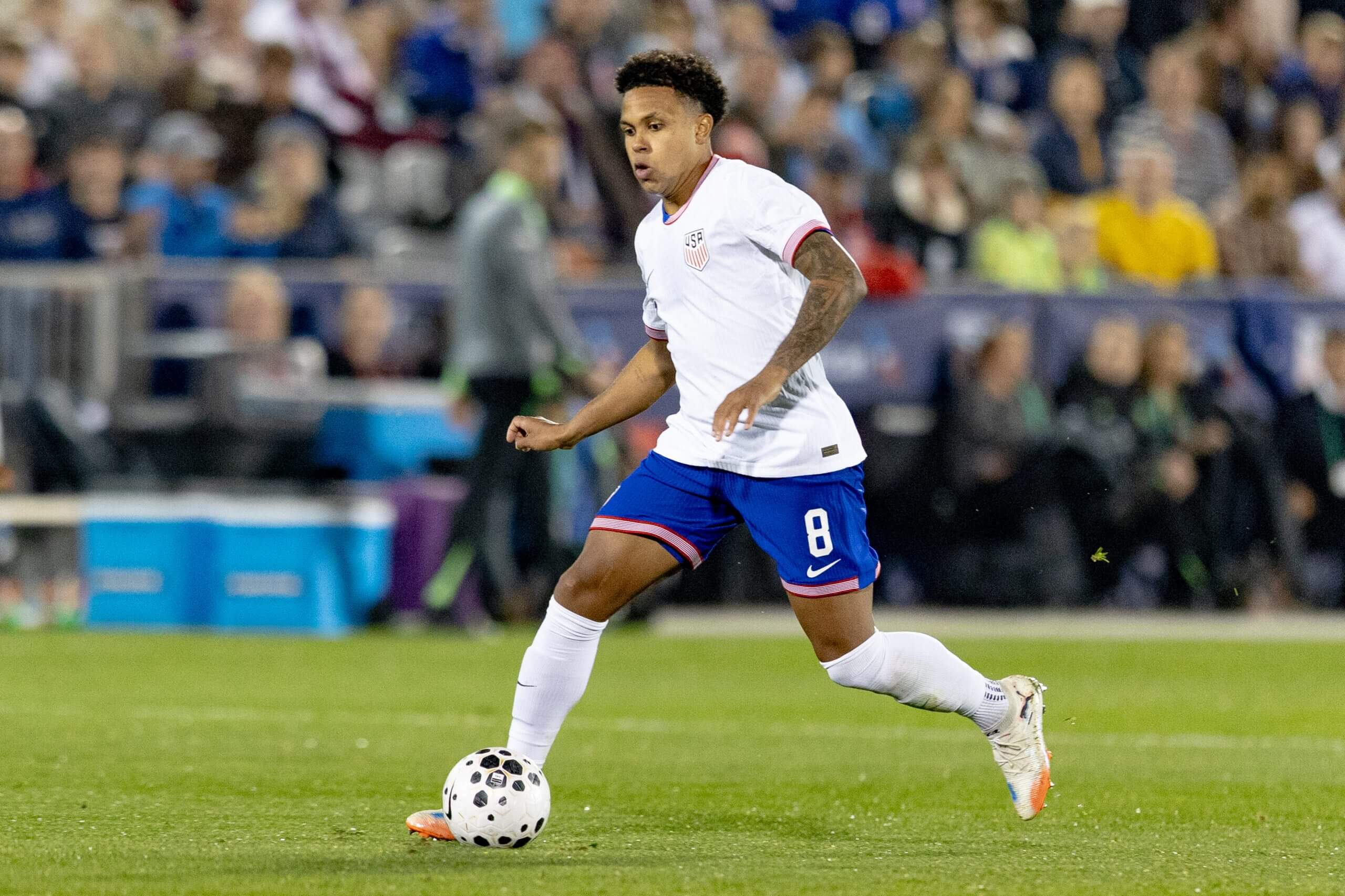 USMNT midfielder Weston McKennie dribbles the ball
