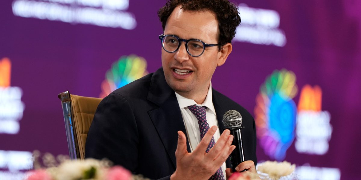 Anthropic CEO apologizes for leaked memo calling OpenAI staff 'gullible,' confirms risk designation