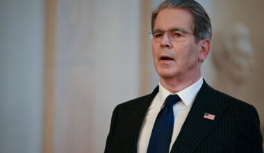 Fact-check: Moscow internet outages spark coup rumors — experts say it's 'wishful thinking'