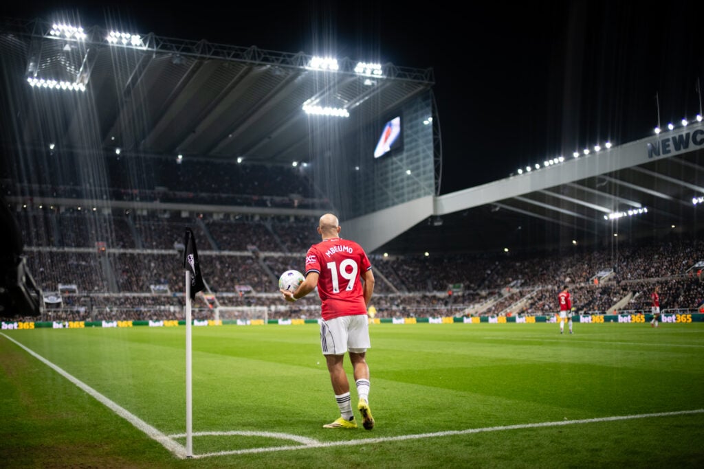 Bryan Mbeumo set to take a corner for Manchester United.