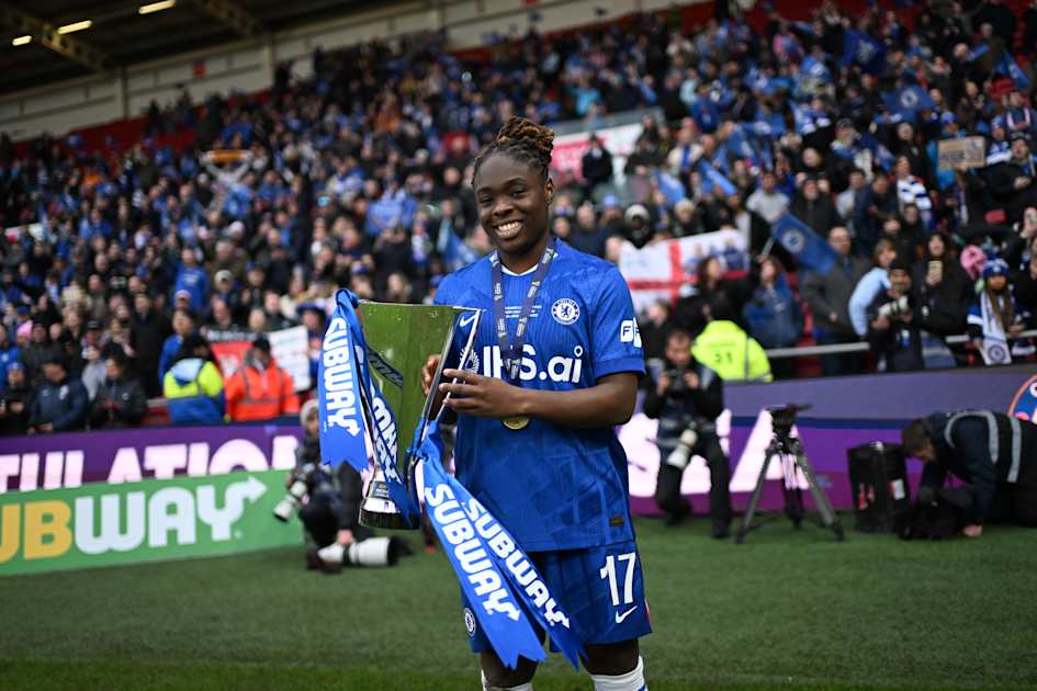 Gallery: Blues get their hands on the trophy! | News | Official Site