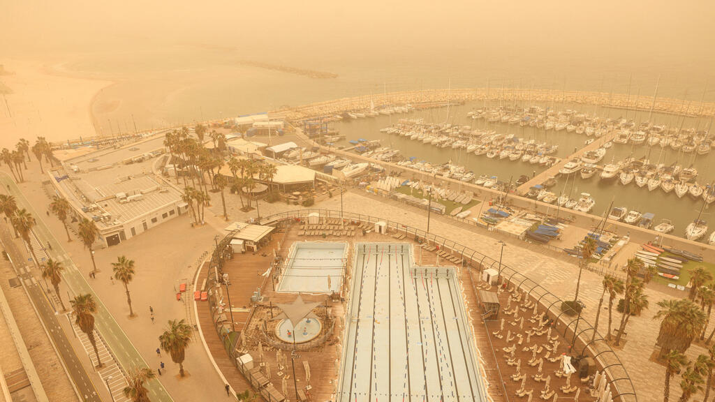 Tel Aviv (Photo: Tyrone Siu/ Reuters) אובך בתל אביב