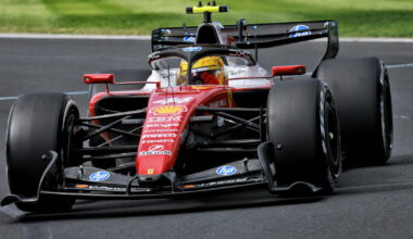 Lewis Hamilton sends former team Mercedes F1 title warning