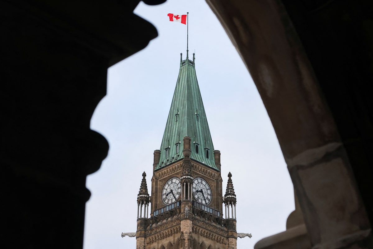 Government amends immigration bill, adds five-year review to address Senate concerns