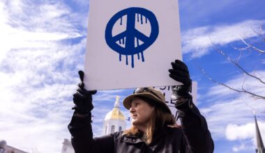Concord rally urges Congress to halt military attacks on Iran