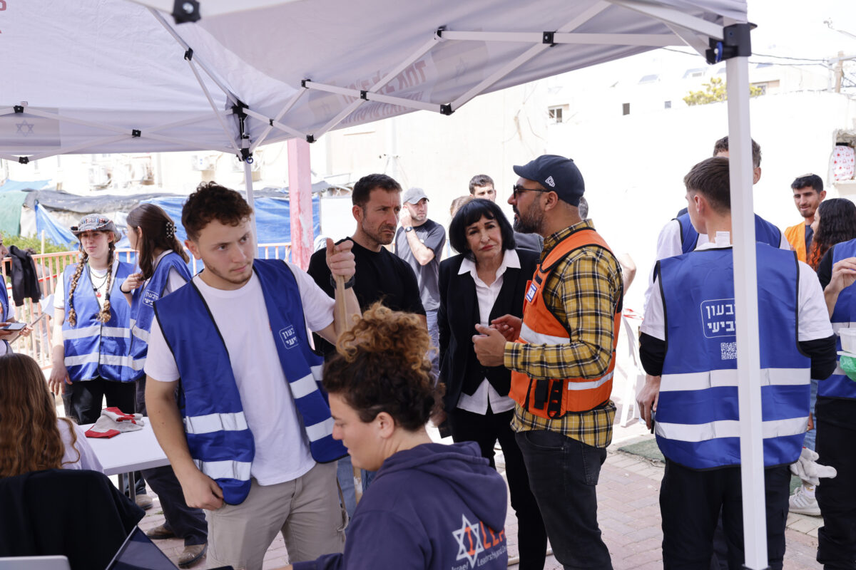 Visiting missile impact sites, UJA-Fed. N.Y.'s Israel director stresses civil society's role in war