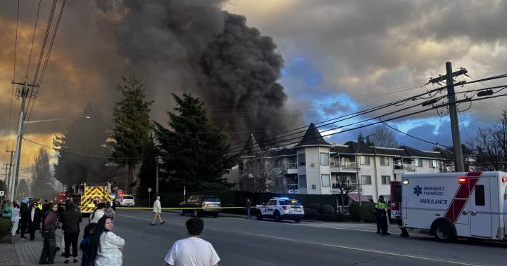 Fire engulfs Mission seniors’ home, residents forced to evacuate - BC