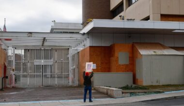 After months of teargassing outside Portland ICE building, protesters take feds to court - Oregon Public Broadcasting - OPB
