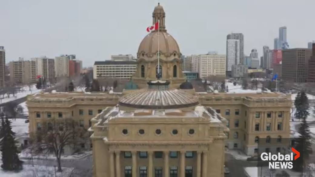 Click to play video: 'Canadian universities, colleges face cash crunch because of student visa cap'