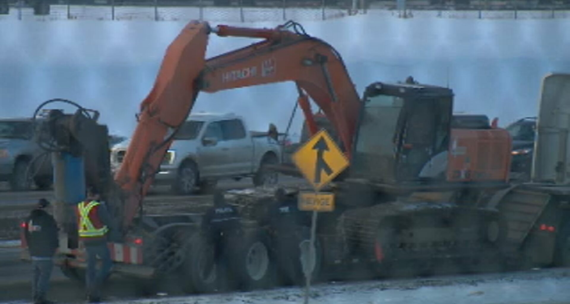 Overpass strike backs up Saskatoon’s Circle Drive for second time in a week - Saskatoon
