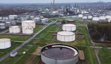 Canada, 31 nations agree to release 400M barrels of emergency oil