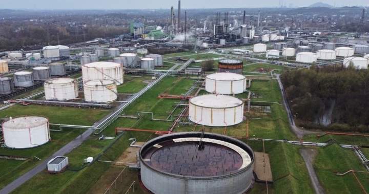 Canada, 31 nations agree to release 400M barrels of emergency oil